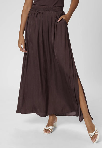 Kaffe KAallie – satynowa spódnica maxi – Fudge Brown