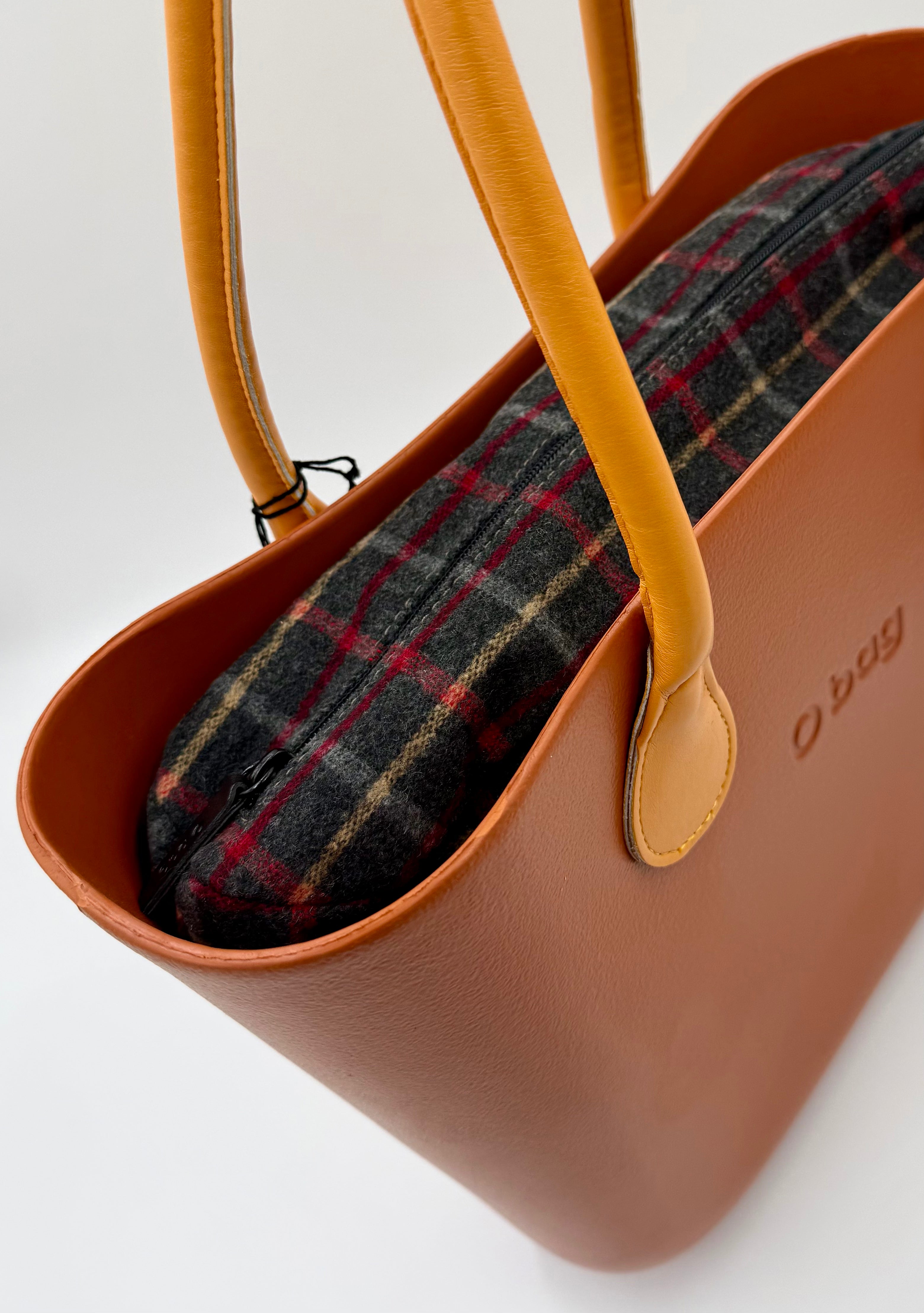 Bruciato O bag Classic – Beige/Nude Handbag with Checkered Zippered Interior