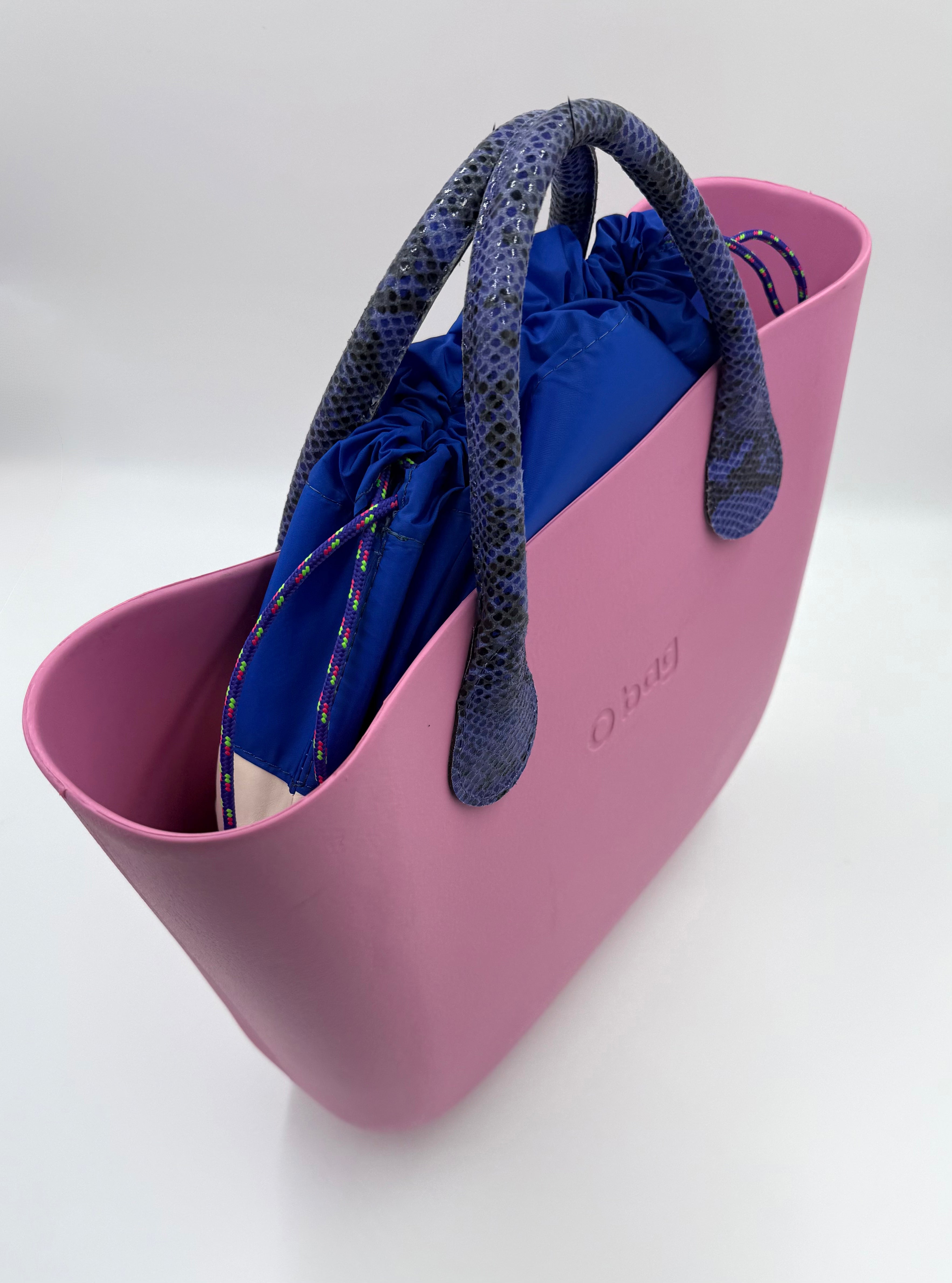 O bag – mauve bag with blue inner bag and snake-print handles