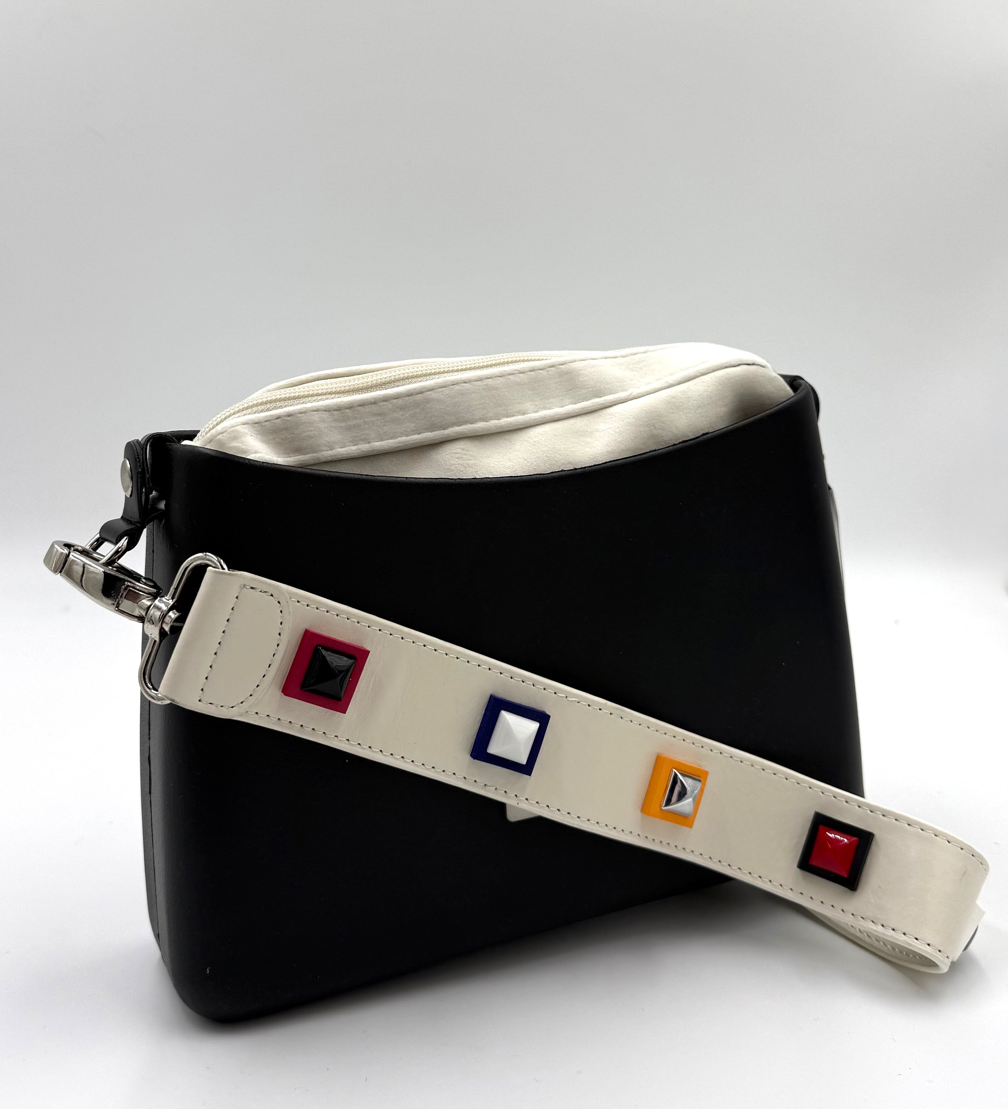 O bag Glam bag – anthracite body, off-white zippered inner and decorated strap