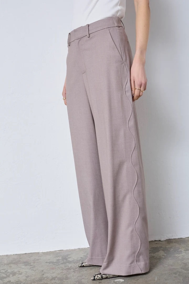 Co'couture Matty – spodnie z szerokimi nogawkami i falistymi szwami – Mink