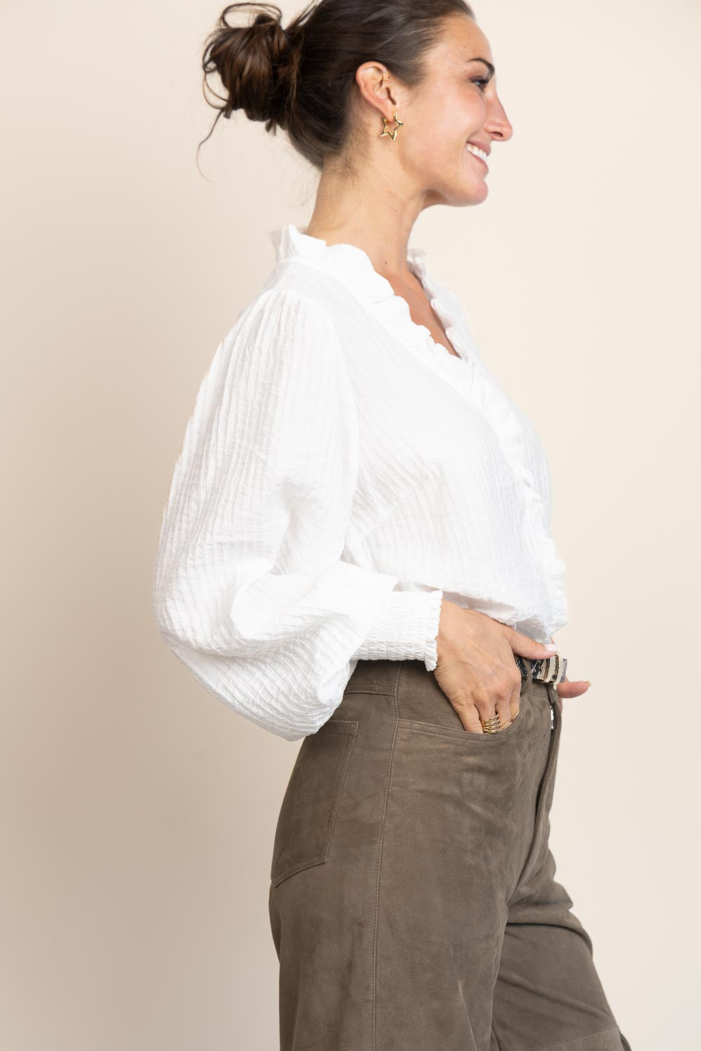 Co'couture Shina CC – wiskozowa bluzka z falbaną – naturalna