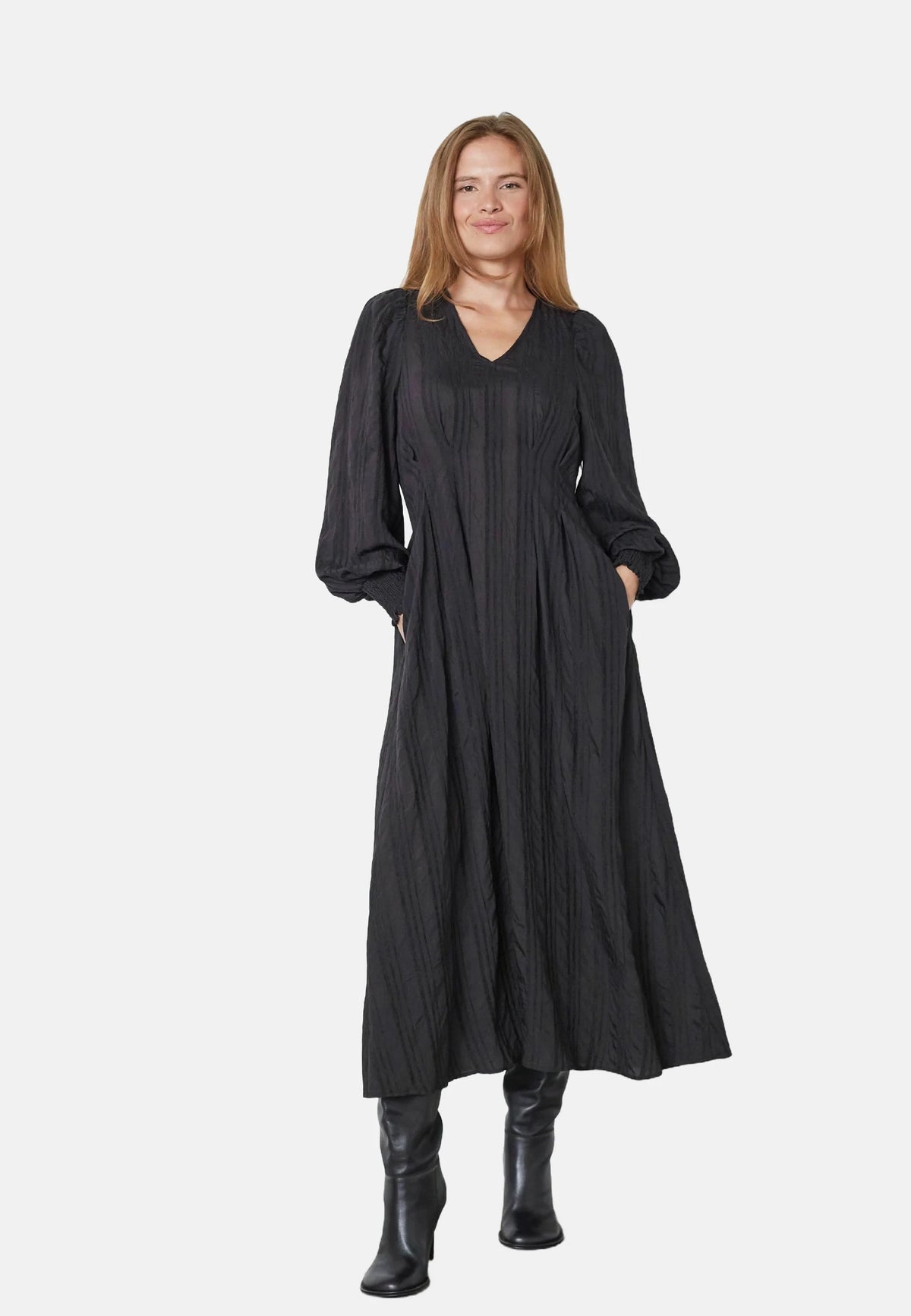 Co'couture Kesi CC – czarna drapowana sukienka midi