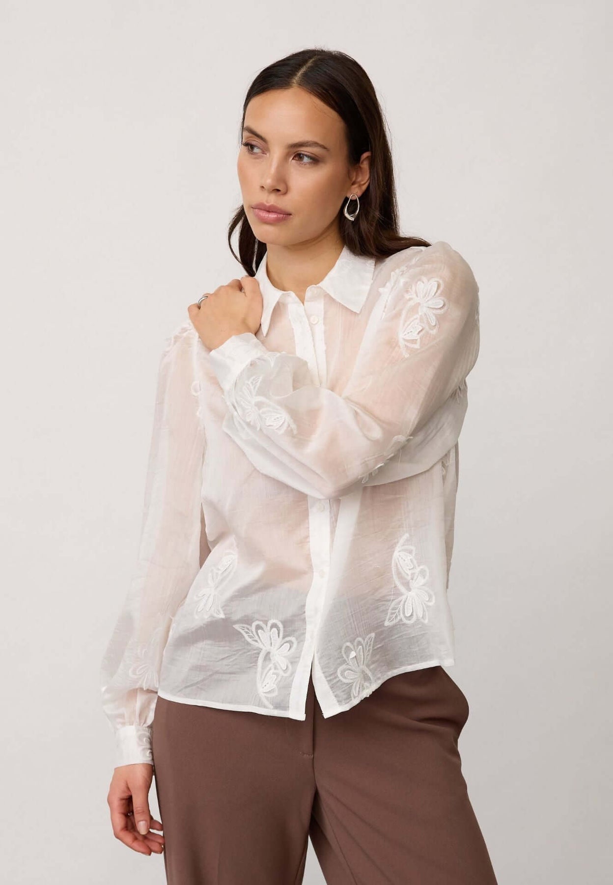 Co'couture Novin CC – haftowana koszula – złamana biel