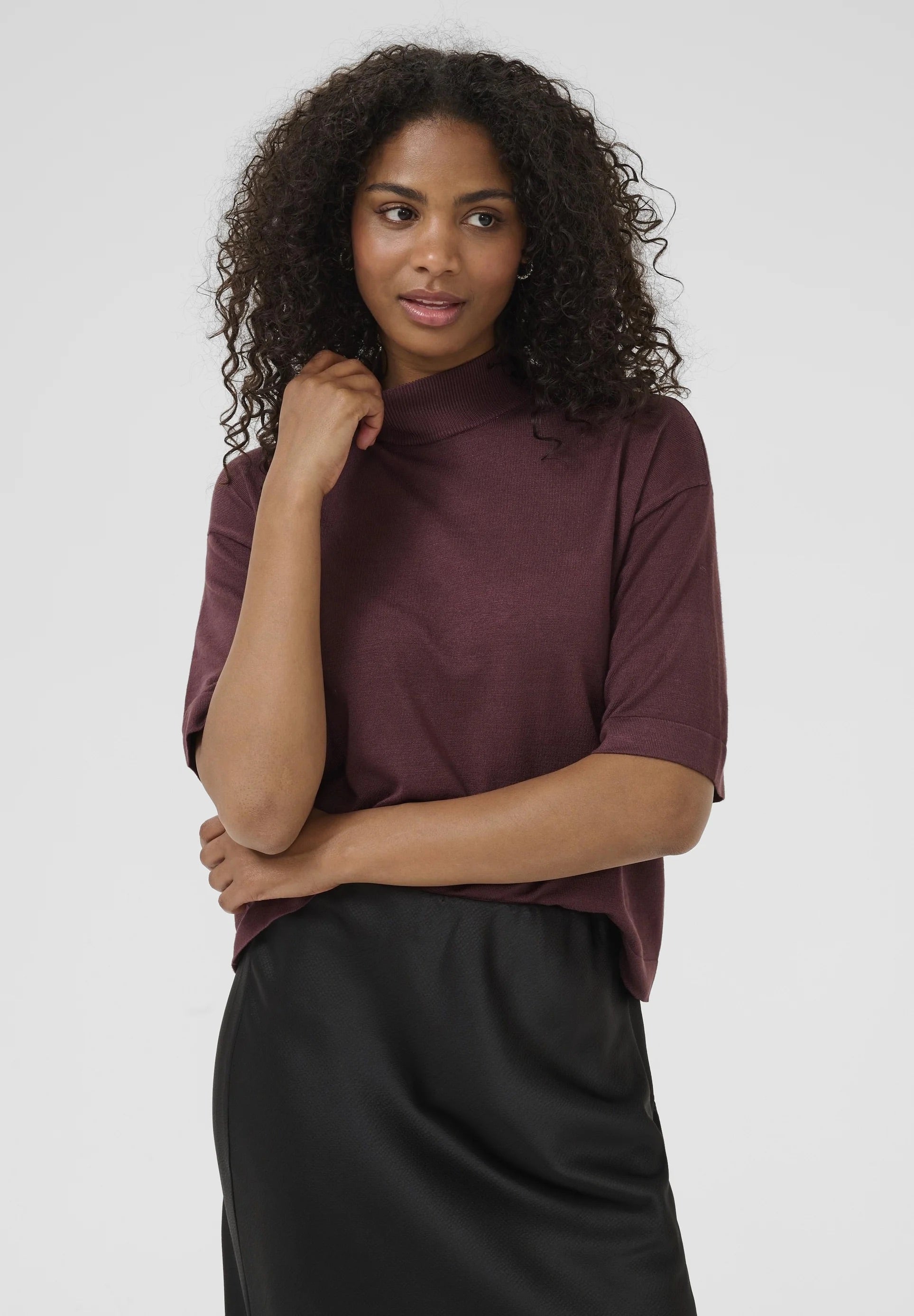 Kaffe Kalizza Bordeaux Cropped Mock Turtleneck Top – Short Sleeve | Women