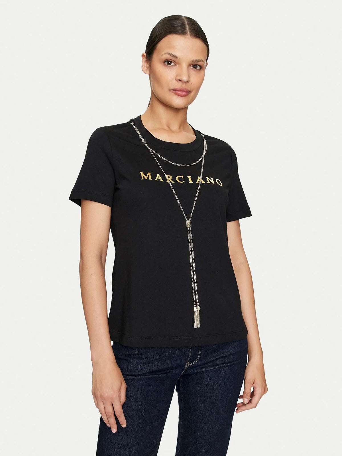 Marciano by Guess – czarny T-shirt z logo i złotym naszyjnikiem łańcuszkowym