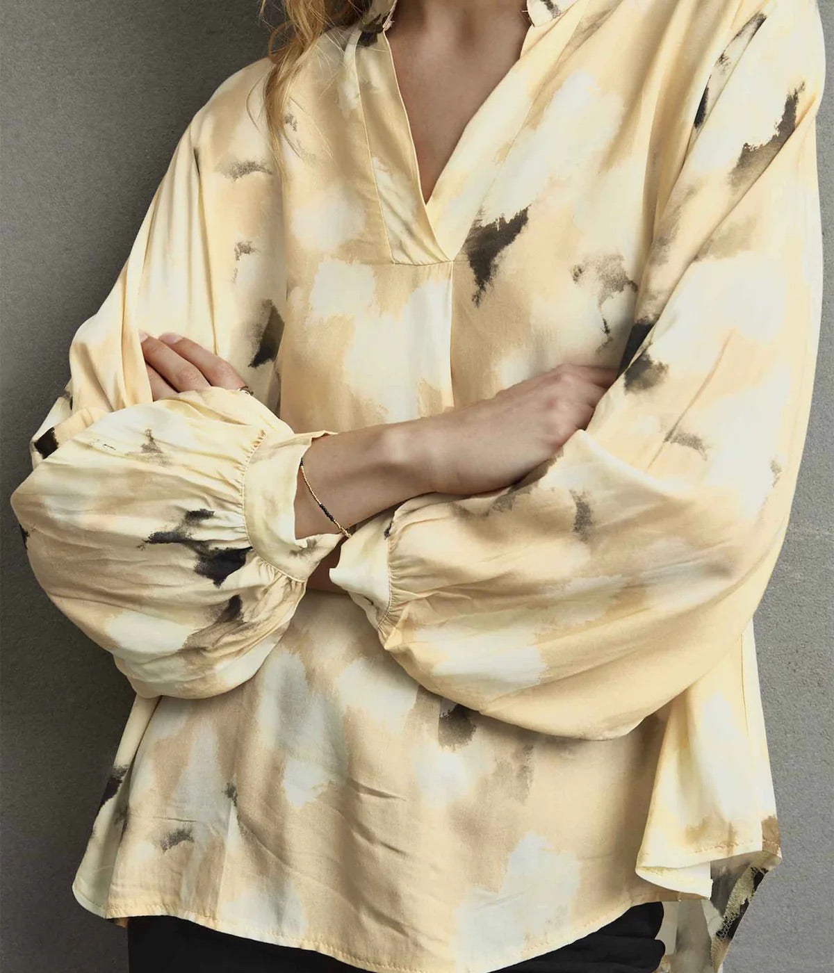 Sorbet Irina Abstract Print Blouse - Sandshell