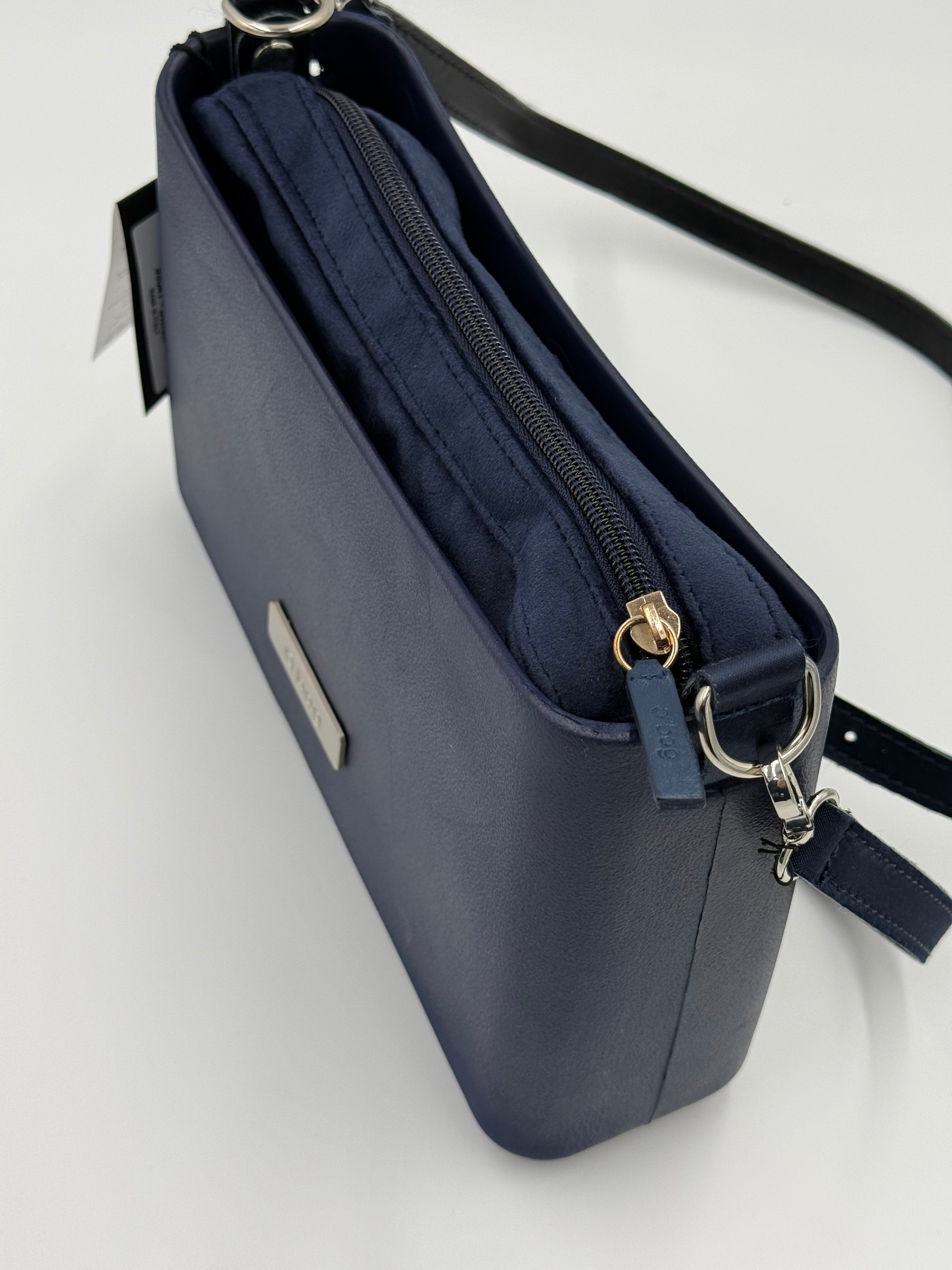 O bag Glam – dark blue bag with dark blue suede-effect lining