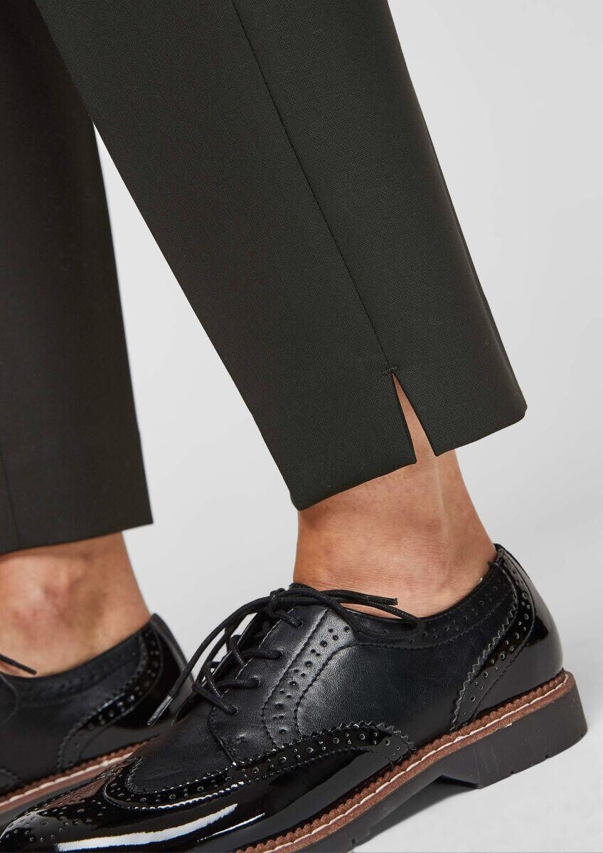 s.Oliver Women's Black Tailored Trousers - Slim Fit Ankle Length - Model 2102854